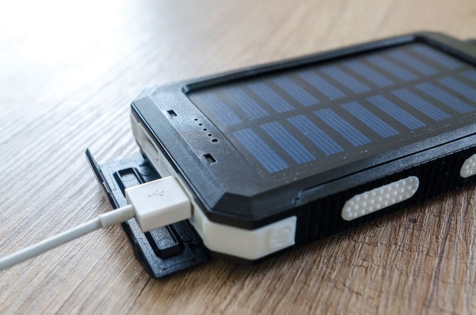 Plug-In Solar Panels: Costs, Benefits & Safety (2026) 🚀
