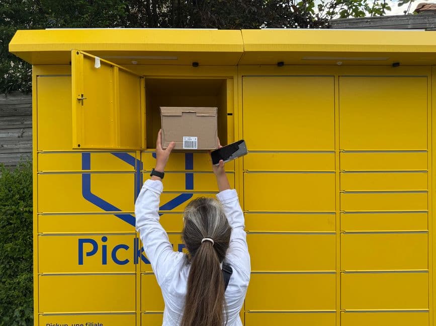 Smart Package Locker: Is Hyve Worth It for Your Porch?